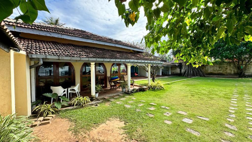 우나와투나 Isle Of Thalpe B&B 외부 사진
